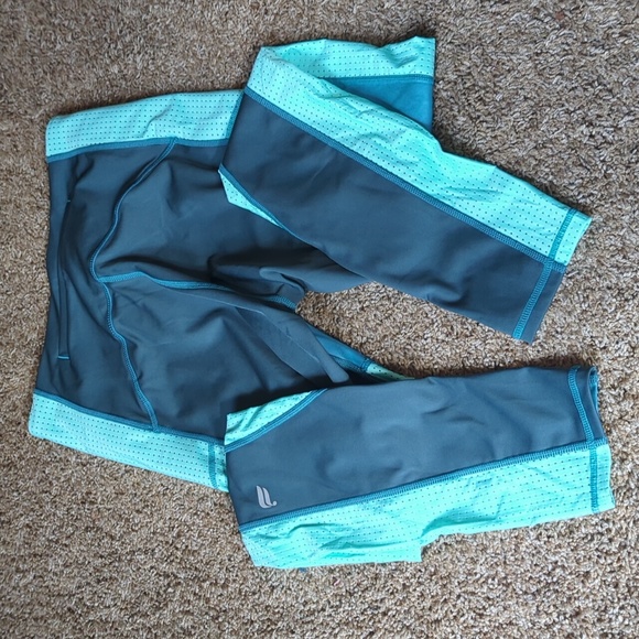 Fabletics Leggings and sports bra set! - Picture 6 of 7